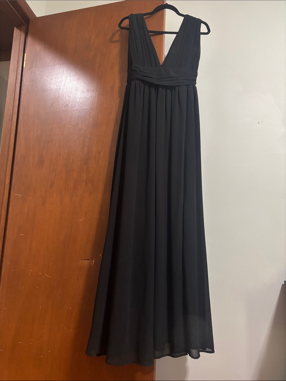 Lulu's Black V-Neck Pleated Maxi Dress